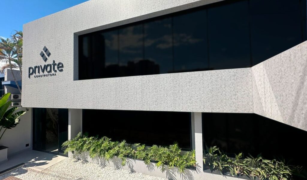 foto da fachada da sede da Private que alcançou 1 milhão de m² construídos